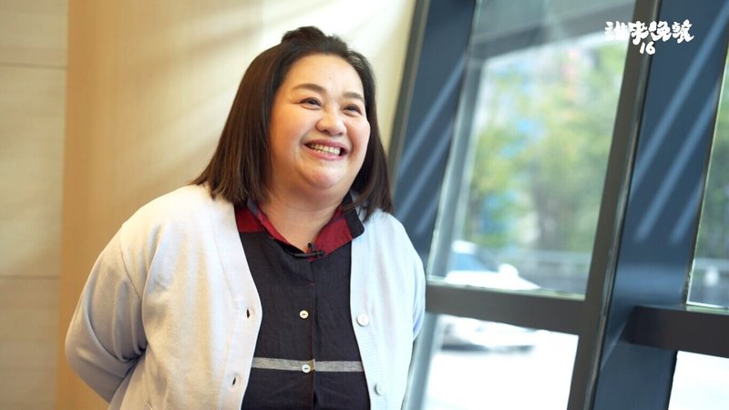最新一集公視「誰來晚餐16」邀請金鐘影后鍾欣凌擔任來賓,拜訪台中一對聽障夫妻及他們3代同堂的「雙語」家庭,鍾欣凌也分享產後心路歷程及關於帶小孩的焦慮。(公視提供)中央社記者邱祖胤傳真 114年5月22日