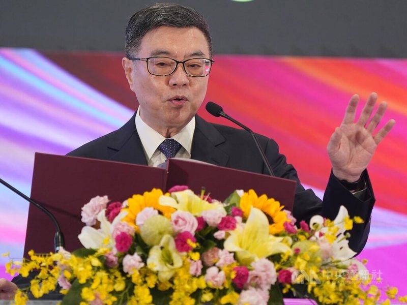 行政院長卓榮泰(圖)23日上午出席2025台北國際觀光博覽會開幕式,接受媒體聯訪時談及地方補助款爭議,卓榮泰說,中央政府不是魔術師,不會變魔術,也不會無中生有,須在最困難狀況下做些財政調整。中央社記者徐肇昌攝 114年5月23日