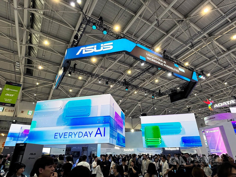 2025年台北國際電腦展(COMPUTEX)吸引來自全球152國,共計8萬6521名買主來台,規模創歷年新高。中央社記者劉千綾攝 114年5月23日