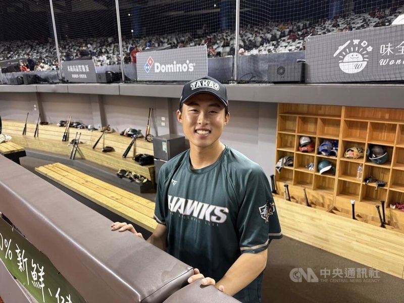 中華職棒台鋼雄鷹20歲投手黃子豪(圖)一軍出賽持續修正,明白控球和對決球位置很重要,也開始享受一軍投球張力。中央社記者謝靜雯攝 114年5月23日