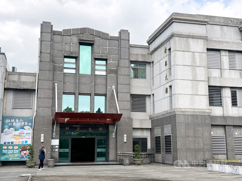 花蓮1名林姓婦人誤信假檢警詐騙,被騙走新台幣260萬元存款,還被要求抵押台北、花蓮房產,損失上千萬元。花蓮地檢署23日偵查終結,對8名詐團成員提起公訴,其中巫姓主嫌等4人具體求刑3年以上有期徒刑。中央社記者張祈攝 114年5月23日