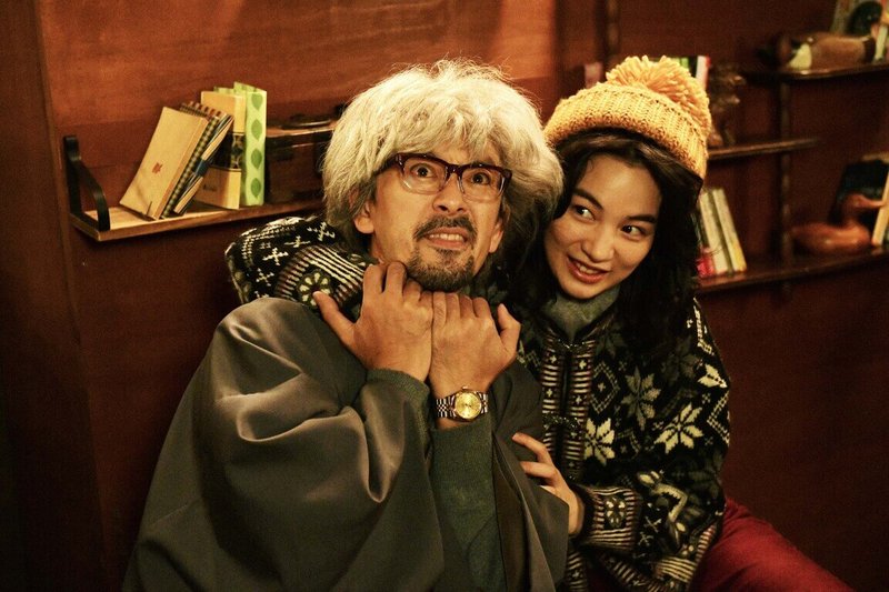 電影「我命中注定的飯店」23日起上映,女星Non(右)角色形象古靈精怪、毒舌又頑皮,有很多搞笑戲份。(天馬行空提供) 中央社記者趙靜瑜傳真 114年5月23日