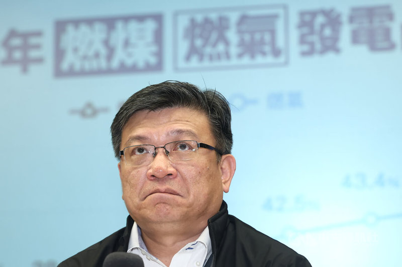 針對國民黨立委公開發言表示跳電對藍委有利,台電董事長曾文生(圖)23日表示,台灣電網供電穩定,需要運用手上所有資源,若是有目的性限制資源,進而想達到停電目的,「這種想法與作法應被全國譴責」。中央社記者王騰毅攝 114年5月23日