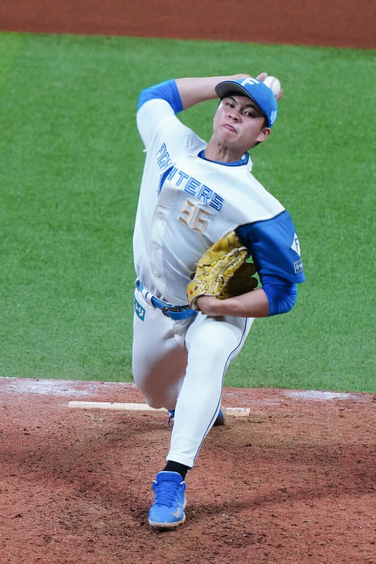日職北海道日本火腿鬥士隊「台灣至寶」孫易磊(圖)22日轉為支配下選手,就迎來生涯初登板,在平手局面中繼2局無失分,孫易磊表示,「比預期中還不緊張,算是能冷靜地投球。」(悍創運動經紀提供)中央社記者楊啟芳傳真 114年5月23日