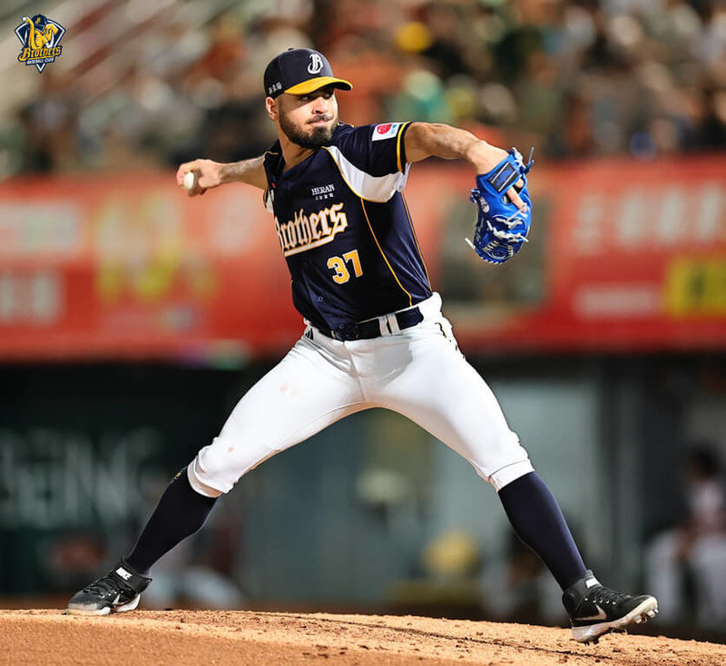 中華職棒中信兄弟隊洋投黃博多(Humberto Castellanos)23日先發對上統一獅隊,主投8局刷新個人中職生涯新高,僅失1分非責失分,最終兄弟以4比1擊退獅隊,奪下3連勝。(中信兄弟提供)中央社記者楊啟芳傳真 114年5月23日