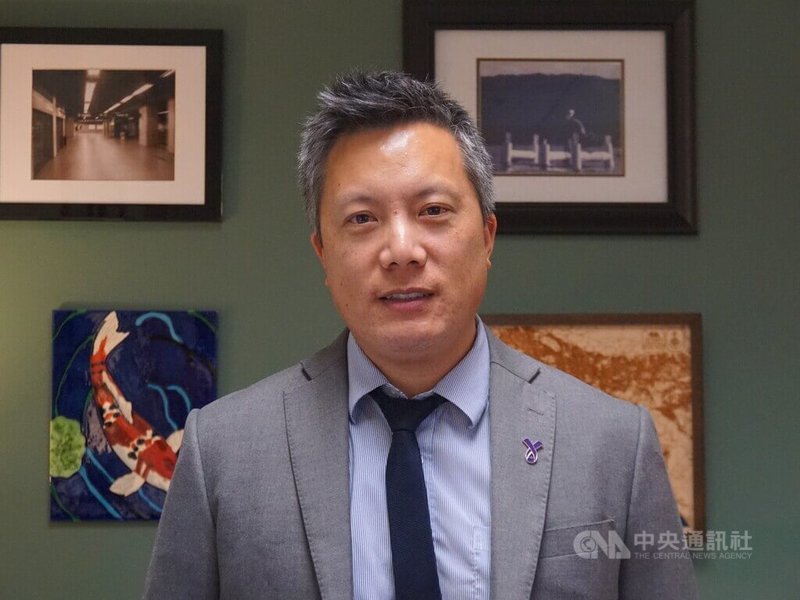 洛杉磯郡衛生局藥物濫用防制處主任蔡普拓(Gary Tsai)雙親來自台灣,他具備精神科與成癮醫學專科訓練。中央社記者林宏翰洛杉磯攝 114年5月24日