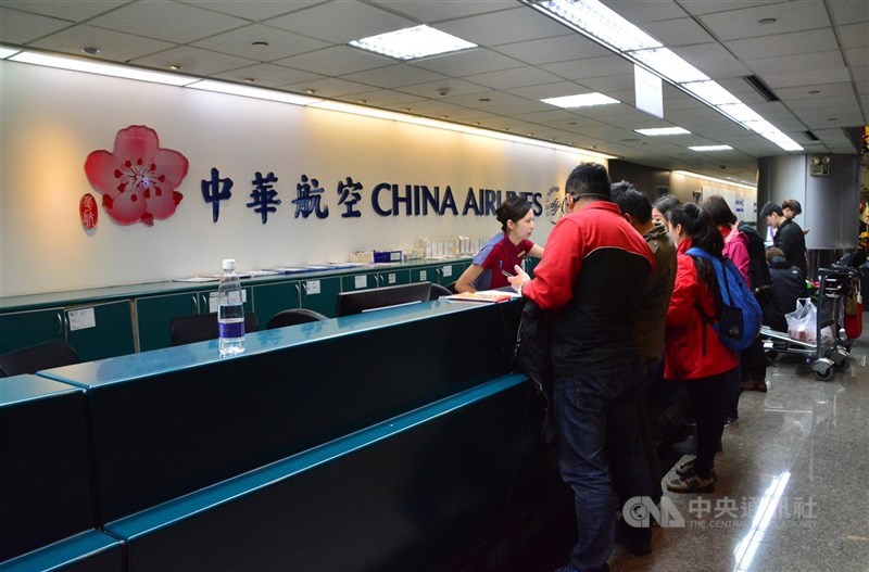 華航飛清邁航班機務異常轉降香港,另派航機接續。(中央社檔案照片)
