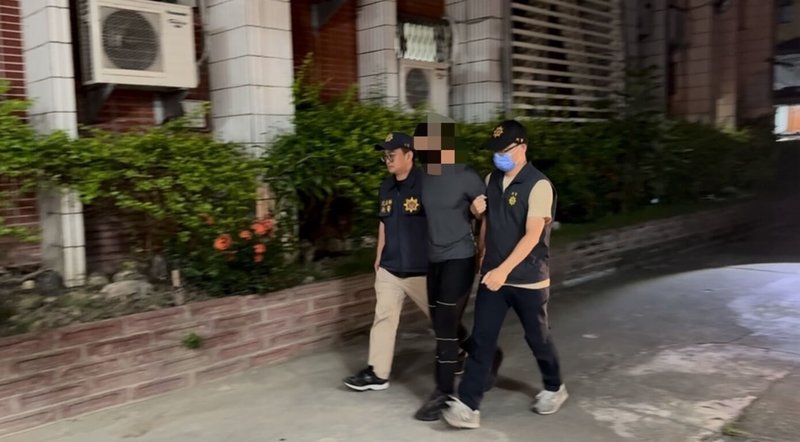 花蓮縣李姓男子無視保護令限制,尾隨前妻車輛,還持斧頭砍傷前妻後逃逸,吉安警分局獲報後立即成立專案小組追查,將李男逮獲送辦,檢方訊後聲請羈押獲准。(花蓮縣吉安警分局提供)中央社記者張祈傳真 114年5月24日