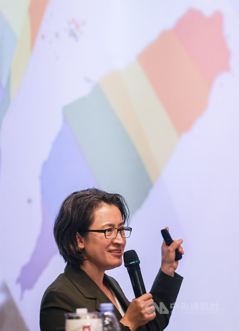 圖為副總統蕭美琴2023年12月出席青年座談活動與師生分享當年提出同婚法案心路歷程。(中央社檔案照片)