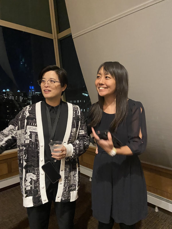 臺灣漫遊錄作者楊双子(左)與英文版主編Yuka Igarashi去年11月19日出席美國國家圖書獎酒會。(駐紐約台北文化中心提供)中央社記者廖漢原紐約傳真 114年5月24日