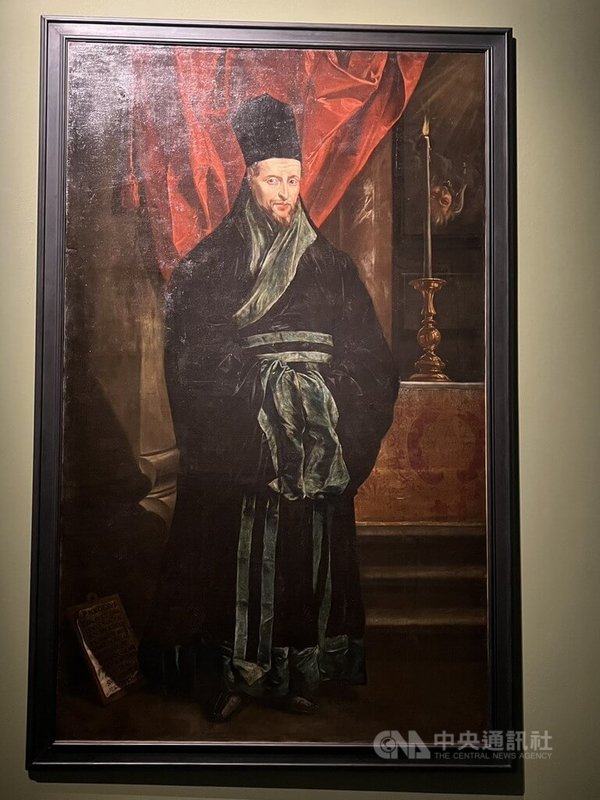 「全球化巴洛克」展覽作品包括法國耶穌會士金尼閣(Nicolas Trigault)身著漢服的畫像,是比利時大師魯本斯(Peter Paul Rubens)作品。中央社記者黃雅詩羅馬攝 114年5月24日