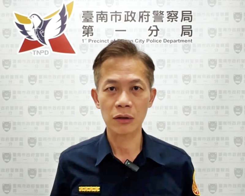 台南市趙姓男子和老父23日在自宅爭吵,49歲的趙姓男子疑不滿75歲的父親要他出去找工作,疑憤而持刀刺死老父後報警自首,台南第一分局副分局長李沐宸(圖)說明警方將趙男依殺人罪嫌送辦。(台南市警局提供)中央社記者張榮祥台南傳真 114年5月24日