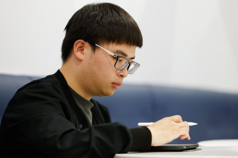23歲台灣學生Vince原定今年到哈佛大學攻讀公共衛生。(路透社)