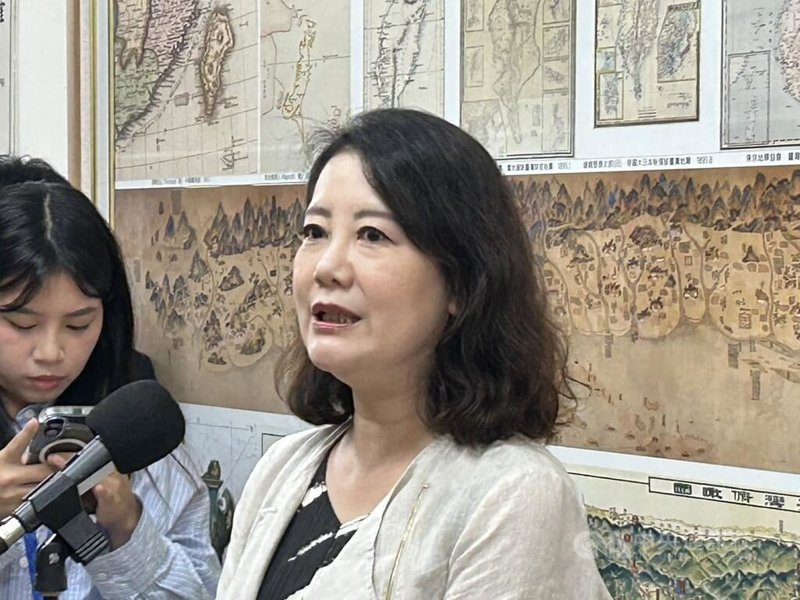 國民黨主席朱立倫接受媒體專訪時,首度表態「我非常期盼順利交棒」,民進黨立法院黨團幹事長吳思瑤(圖)今天表示,這是國民黨的家務事,期盼有意角逐國民黨主席的人,不要把內部的競爭、鬥爭外部化,鬥臭政府部門,利用政治操作攻擊,達到參選的聲量及正當性。中央社記者林敬殷攝 114年5月26日