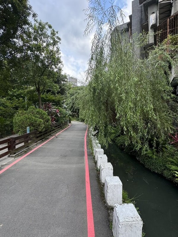 台北市文化資產審議會26日召開會議,大安區「霧裡薛圳第二支線遺址」文化資產價值案於會中經討論,隨後表決通過,列直轄市定古蹟,並訂定為「霧裡薛圳第二支線明渠」。(台北市文化局提供)中央社記者楊淑閔傳真 114年5月26日