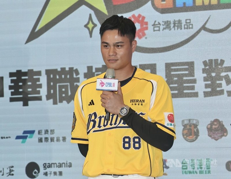 中華職棒明星對抗賽宣告記者會26日下午在台北舉行,中信兄弟野手宋晟睿(圖)向球迷拉票,希望球迷可以投票給他,同時也幫各隊拉票,希望大家一起參加同樂、感受明星賽氛圍。中央社記者張皓安攝 114年5月26日