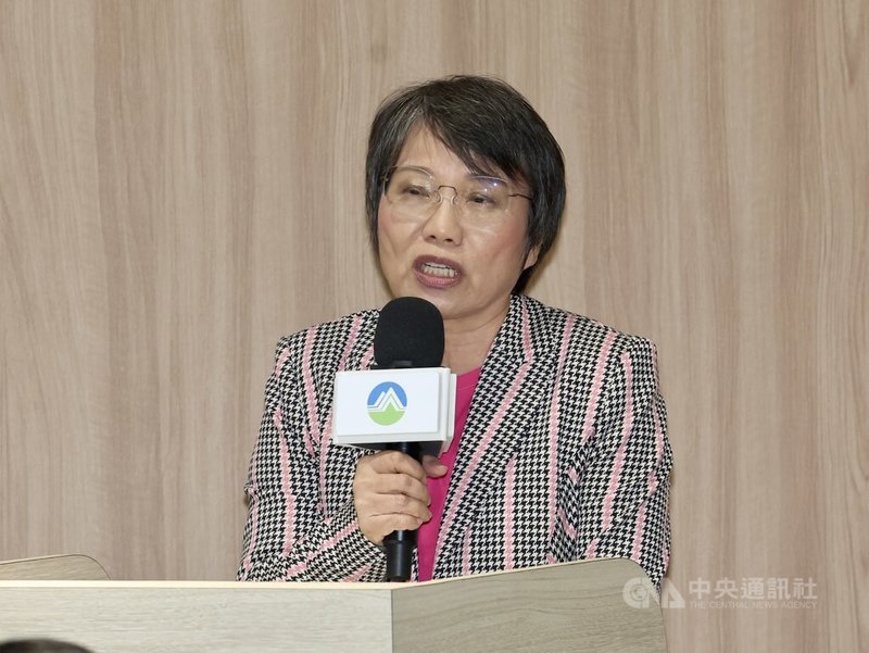 內政部長劉世芳(圖)27日出席「杜絕非法棄置營建產出物」記者會表示,營建土石方現在不叫廢土,而是產出物,如果做好分類,大部分都可再利用,未來會透過如重大區段徵收計畫、商港及工業區填海造陸、填埋型土資場協助去化。中央社記者張皓安攝 114年5月27日