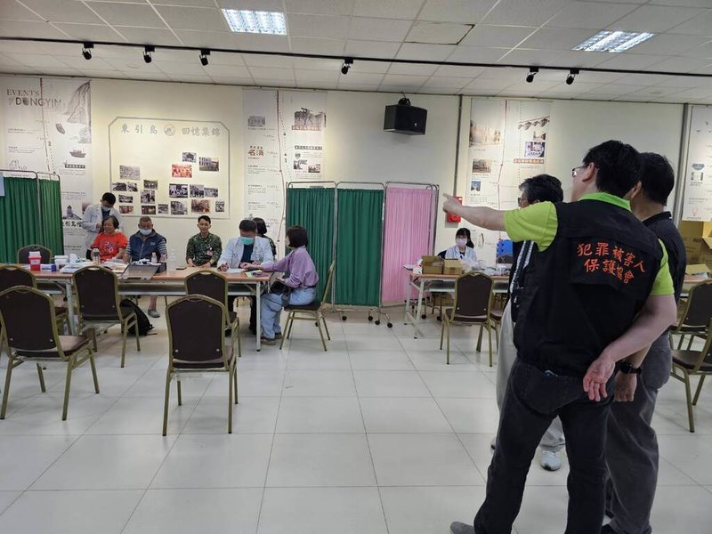 連江地檢聯手犯罪被害人保護協會，邀請彰化基督教醫院於端午連假期間義診，31日將於莒光鄉西莒、6月1日於南竿鄉義診，30日則於莒光鄉東莒舉辦衛教活動。圖為過往義診情形。（犯罪被害人保護協會福建連江分會提供）中央社記者潘欣彤傳真  114年5月27日