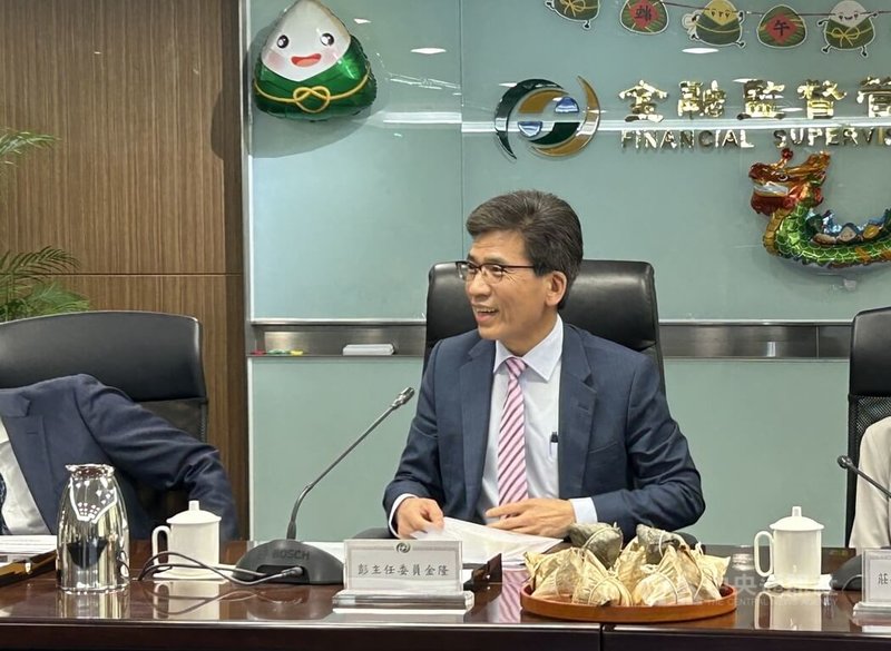 金管會主委彭金隆(圖)27日表示,主權基金的概念包含挪威模式、中東國家模式或是新加坡模式等;假設是以類似固定收益(債券)的方式讓壽險業投資,在資產負債匹配有更好的條件並改善壽險業體質,金管會都很樂意。中央社記者羅元駿攝 114年5月27日