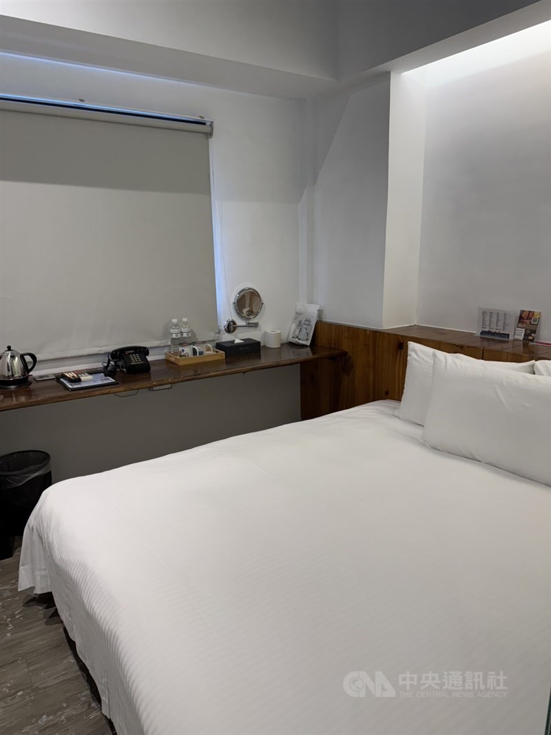 針對是否開放旅宿業引進移工,勞動部表示,跨國勞動力開放秉持本國勞工優先原則,相關產業是否開放,還在研議評估中。(中央社檔案照片)