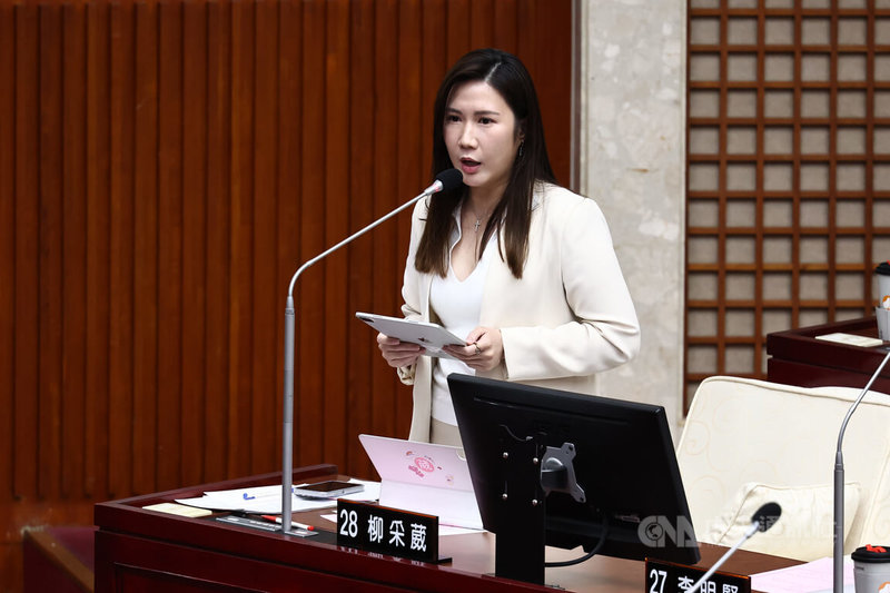 台北市議會27日下午進行市政總質詢及答覆,國民黨議員柳采葳(圖)質詢時關切補助款爭議及輝達(NVIDIA)台灣總部等議題。中央社記者翁睿坤攝 114年5月27日