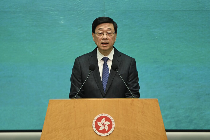 香港記者協會早前表示,有多家媒體機構和新聞工作者遭當局「無理」查稅。香港行政長官李家超今天回應說,沒有人有特權逃稅和避開評稅程序。(中新社提供)中央社 114年5月27日