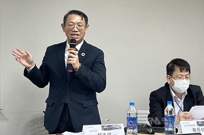 和泰車發言人賴志偉（左）27日下午受邀出席券商舉行法說會表示，短期匯率影響小，和泰車可因應未來關稅、貨物稅若調整後消費需求的變化。中央社記者鍾榮峰攝  114年5月27日