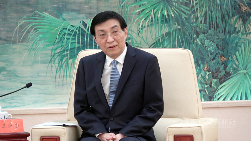 中國全國政協主席王滬寧27日在北京人民大會堂台灣廳接見到北京參加兩岸文化、媒體峰會代表。中央社記者呂佳蓉北京攝 114年5月27日