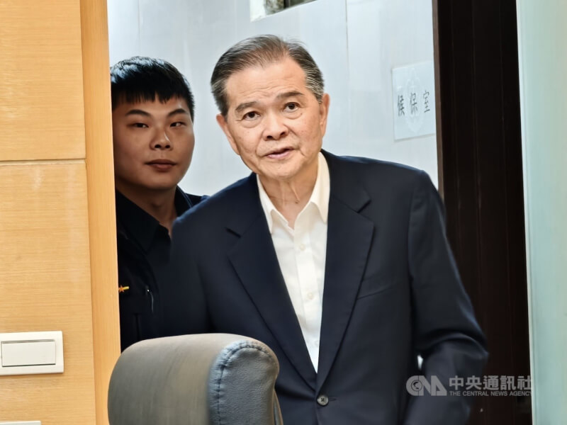 北檢檢察官27日凌晨諭令中石化董事長陳瑞隆新台幣200萬元交保。中央社記者林長順攝 114年5月27日