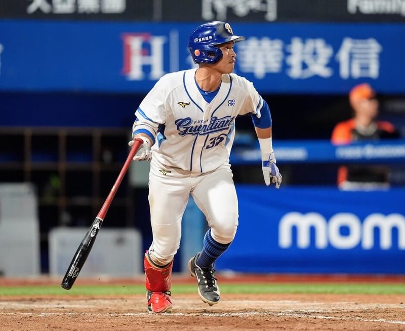 中華職棒富邦悍將27日與統一7-ELEVEn獅隊交手，悍將王正棠（圖）單場3安2打點，助隊以8比4搶勝，本季對戰勝場終於開張。（富邦悍將提供）中央社記者謝靜雯傳真  114年5月27日
