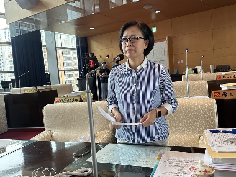台中大巨蛋選址落腳水湳經貿園區,國民黨台中市議員朱暖英(前)認為,大巨蛋是城市競爭力象徵,希望市府以大巨蛋為台中創造商機。中央社記者趙麗妍攝 114年5月28日