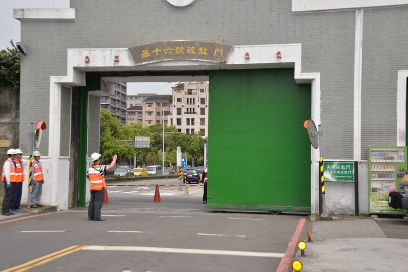 台北市水利處28日表示,隨著鋒面逐漸接近且適逢農曆大潮,河川水位易高漲,河濱疏散門隨時可能啟動「只出不進」管制,呼籲民眾避免前往河濱區域活動及停放車輛。(台北市水利處提供)中央社記者陳昱婷傳真 114年5月28日