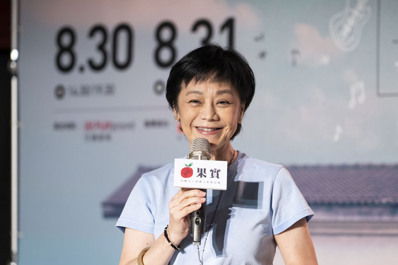 金馬影后張艾嘉(圖)28日出席舞台劇「梁祝的繼承者們之自畫像」開賣記者會,她多年來致力培育新秀,會中也透露將演員劉若英推薦給導演李安的幕後故事。(果實文教基金會提供)中央社記者葉冠吟傳真 114年5月28日