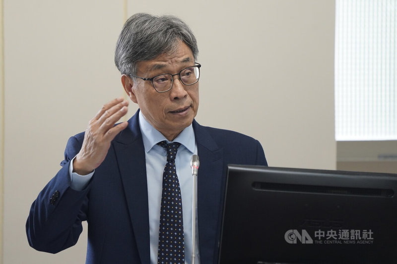 台北市蛋商公會指出,雞蛋產地價每台斤降新台幣2元,從每台斤的24.5元降為22.5元。農業部長陳駿季(圖)28日在立法院表示,這一波降價主要是暑假快到,學校供應營養午餐部分會減少,盤商降價減少庫存壓力。中央社記者徐肇昌攝 114年5月28日