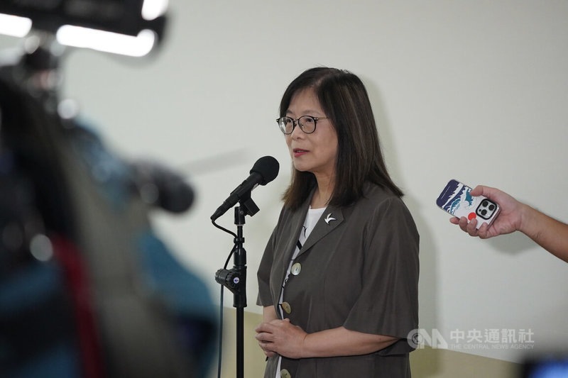 近期頻傳中國籍人士搭橡皮艇偷渡事件,外界質疑是否有系統性操作。海委會主委管碧玲(圖)28日在立法院指出,以過去2年累積27個案例來看,偷渡者來自15個省分,且配備相當模組化,不排除有系統性操作。中央社記者徐肇昌攝 114年5月28日