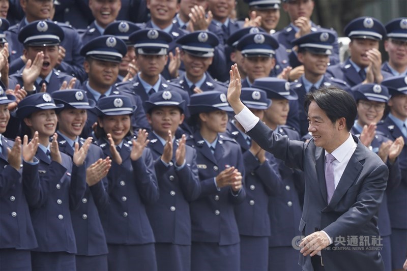 圖為總統賴清德去年6月參加三軍八校院聯合畢業典禮。(中央社檔案照片)