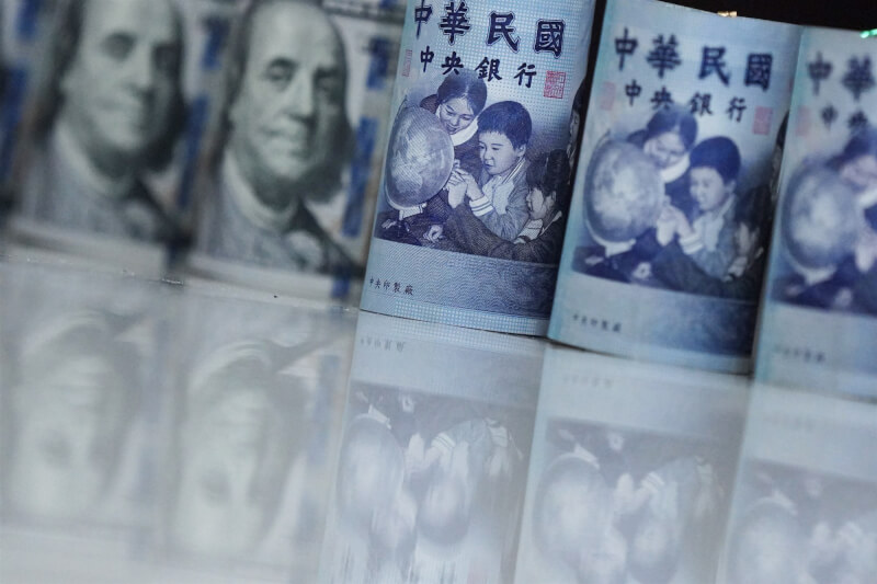 新台幣延續升勢,28日收在29.91元。(中央社檔案照片)