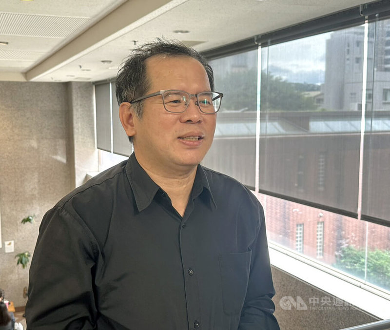 主機板與顯示卡廠華擎28日召開股東常會,總經理許隆倫(圖)受訪指出,人工智慧(AI)伺服器動能強勁,今年第3季將開始小量生產輝達B300,預計9月放量。中央社記者吳家豪攝 114年5月28日