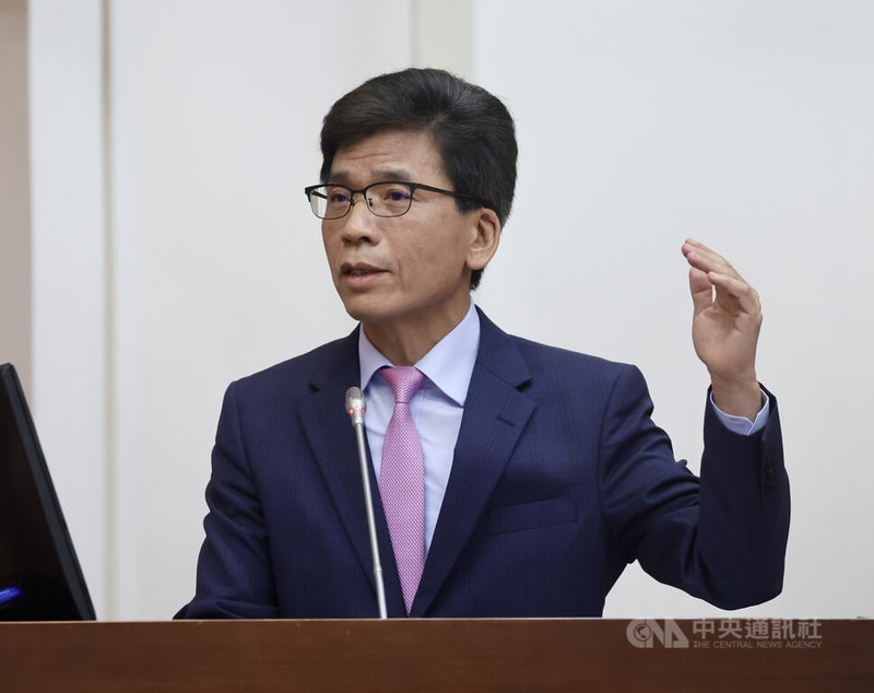 金管會解除限空令,立委關注台股面對關稅戰壓力,金管會主委彭金隆28日在立法院財政委員會備詢表示,有句話說「手伸久會痠」,必須適度收回來才有下次出手的力道,未來充滿不確定性,金管會隨時保持高度機動。中央社記者張皓安攝 114年5月28日