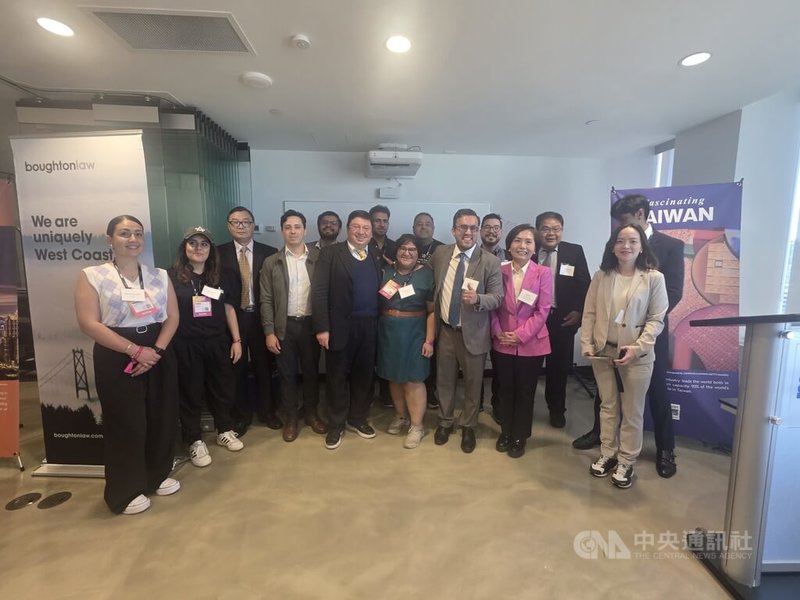 11家墨西哥企業代表團對於能有機會在加拿大與台灣企業交流感到興奮,讚揚台灣的科技成就。中央社記者程愛芬溫哥華攝 114年5月29日