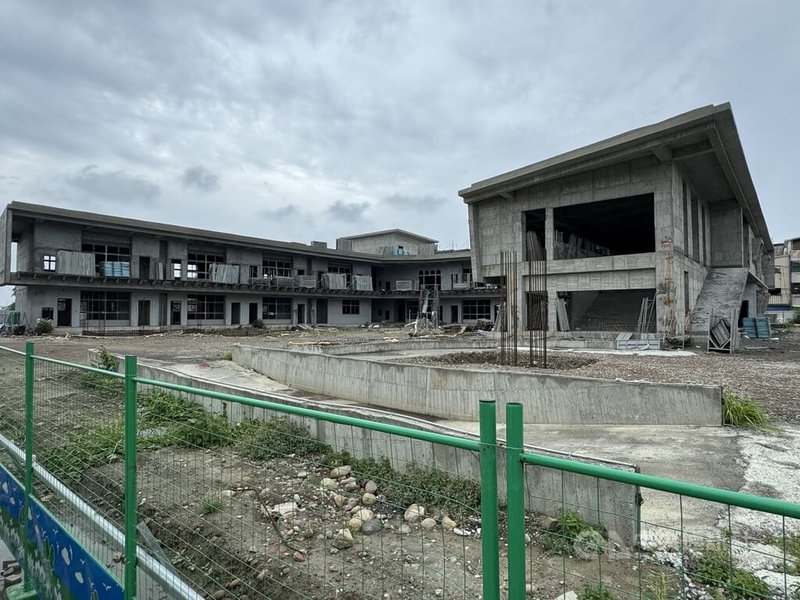 雲林縣北港鎮立幼兒園工程原訂6月初完工,北港鎮公所29日證實承攬廠商因財務困難,工人全面撤離、工程停擺,目前已正式啟動終止契約程序,並展開後續重啟工程的準備作業。中央社記者姜宜菁攝 114年5月29日