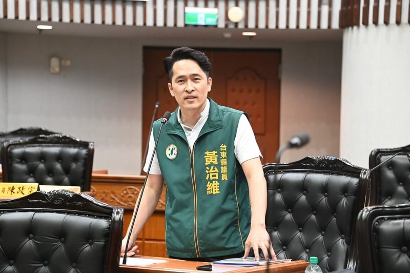 台東縣議會29日進行台東縣政府提案審查,文化處提出縣政府捐助成立的財團法人台東文化基金會收支明細表供審查,其中113年12月19日有一筆由宋恭源捐助新台幣5000萬元,指定要給江賢二藝術園區,引起民進黨縣議員黃治維關注,質疑為何繞了一圈捐款,不合理。(台東縣議會提供)中央社記者盧太城台東傳真 114年5月29日