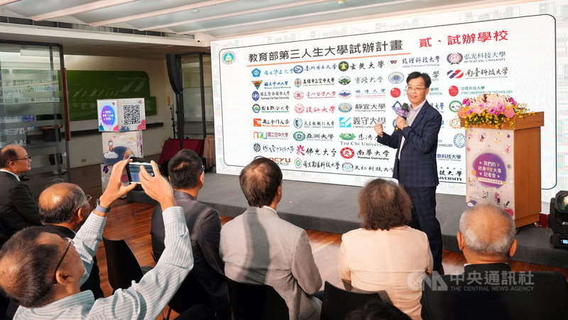 教育部29日舉行「我們的終身學習大事」記者會,其中針對55歲以上國民的「第三人生大學試辦計畫」各大學參與熱烈,中正大學副校長詹盛如(圖)說明第三人生大學計畫的現況。中央社記者陳至中台北攝 114年5月29日