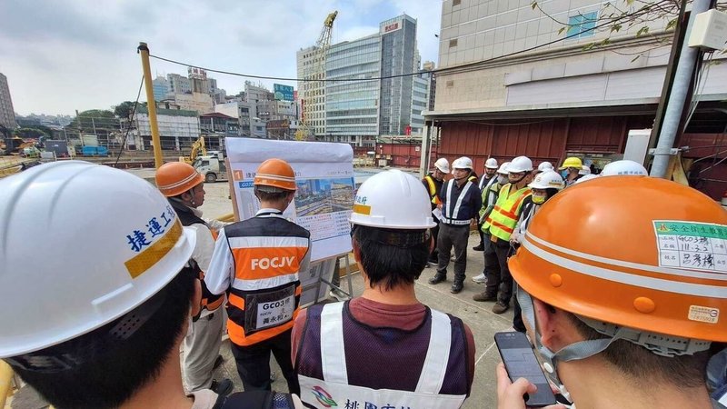 桃園捷運綠線G07站工程發掘出清代及日治時期鐵道遺構,自民國109年考古遺址試掘作業起,歷經停工、搶救,已在5月底完成「考古遺址施工監看」報告書備查,未來將在專業考古機構施工監看的前提下復工。(桃園市文化局提供)中央社記者葉臻傳真 114年5月29日