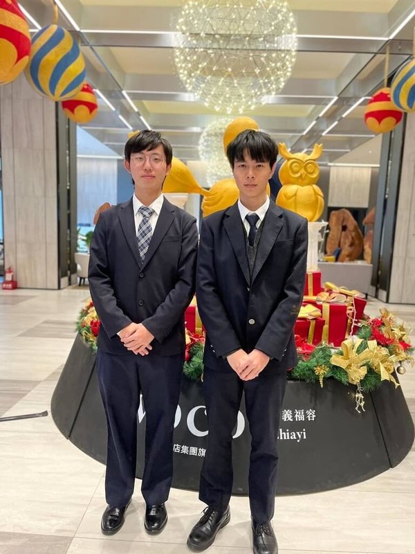 日本台灣交流協會公布留日大學全額獎學金12人,嘉義高中學生江尚叡(左)、賴群瀚(右)獲選。(嘉中提供)中央社記者黃國芳傳真 114年5月29日