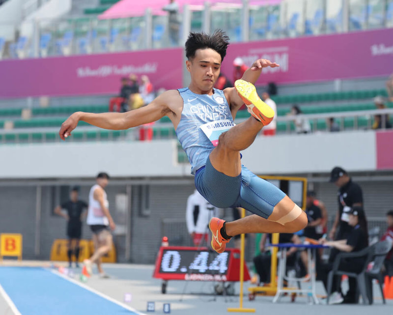 2025年南韓龜尾亞洲田徑錦標賽中,台灣男子跳遠好手林佳興,29日在資格賽幸運以7公尺31壓線晉級決賽。(中華民國田徑協會提供)中央社記者黎建忠傳真 114年5月29日