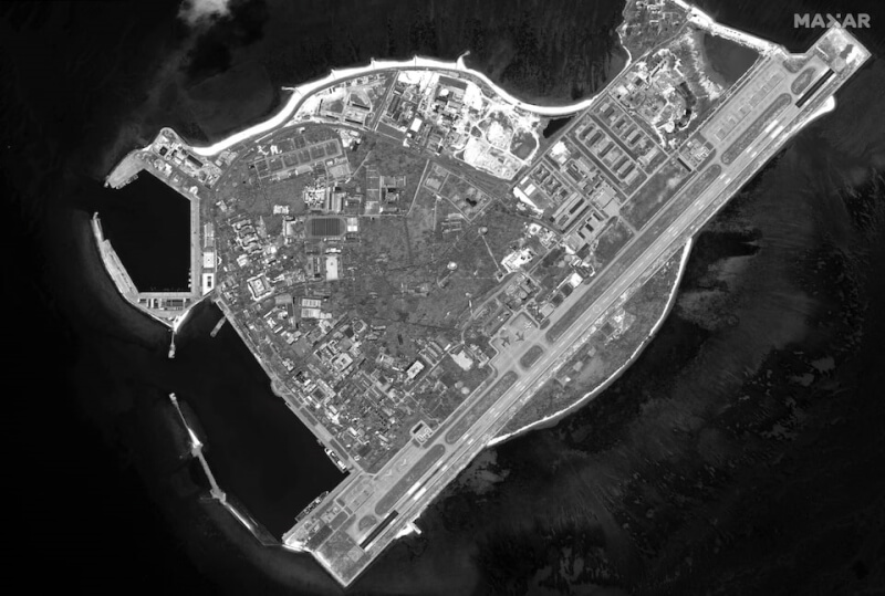 衛星照片顯示,5月中旬,中共空軍2架轟6遠程轟炸機降落在主權有爭議的西沙群島永興島。(馬薩爾科技提供/路透社)