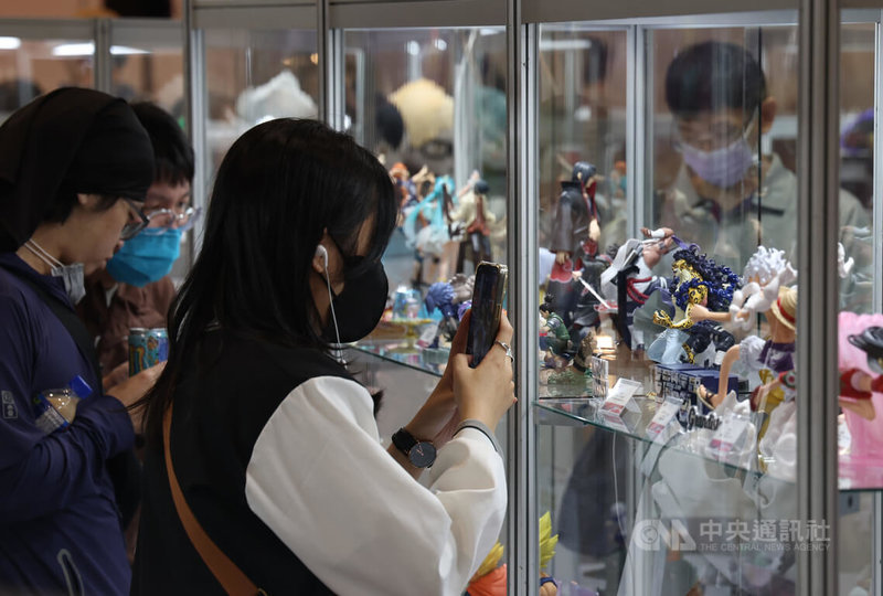 端午連假首日,2025台北國際潮流玩具、授權展30日在台北世貿1館登場,搶攻連假人潮。中央社記者張新偉攝 114年5月30日