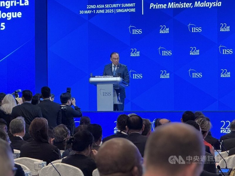 馬來西亞首相安華31日在新加坡舉行的香格里拉對話中發表演說,呼籲維護開放、可預測且以規則為基礎的國際體系。中央社記者吳昇鴻新加坡攝 114年5月31日