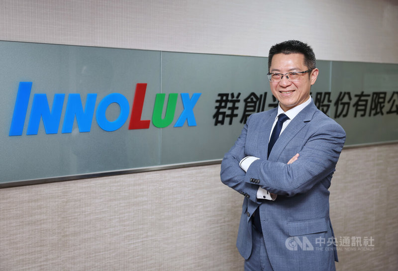 群創董事長洪進揚認為,群創在面板業領先,但在封裝業卻是新手;往扇出型面板級封裝的技術、人力、資源發展,一定是對的方向。中央社記者王飛華攝 114年5月31日